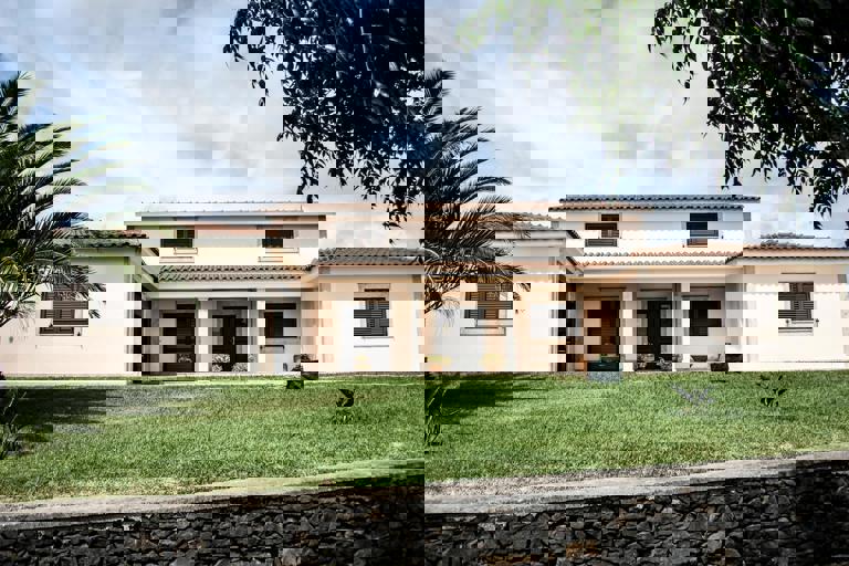 Un millón de euros calcinados surge tras incendio en villa de lujo